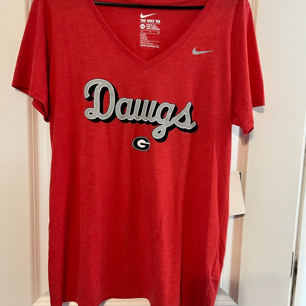 Women’s NWT Nike Georgia Bulldogs Red Athletic V-Neck Tee Size XL